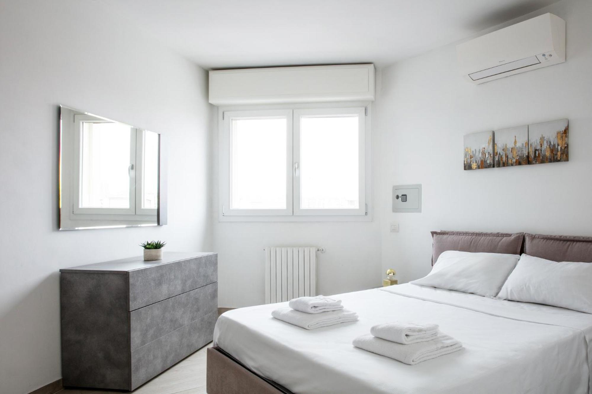 Dehomes - Porta Genova Luxury Stay Милан Экстерьер фото